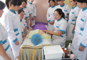 專業(yè)家政服務(wù) 月嫂育嬰醫(yī)陪與深度清潔，一站式滿足家庭精細化需求